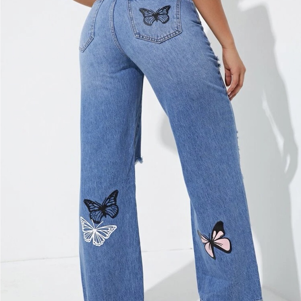 Butterfly Ripped Mom Jeans - Picture 3 of 5